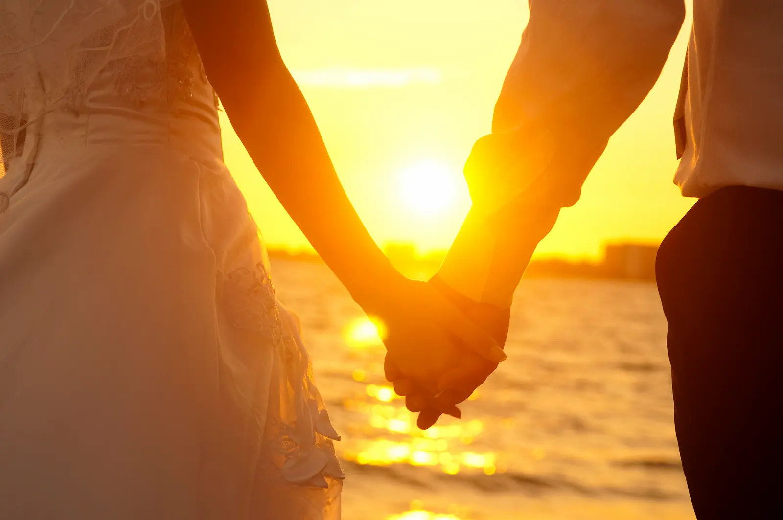 Holding-Hands-couple-v03